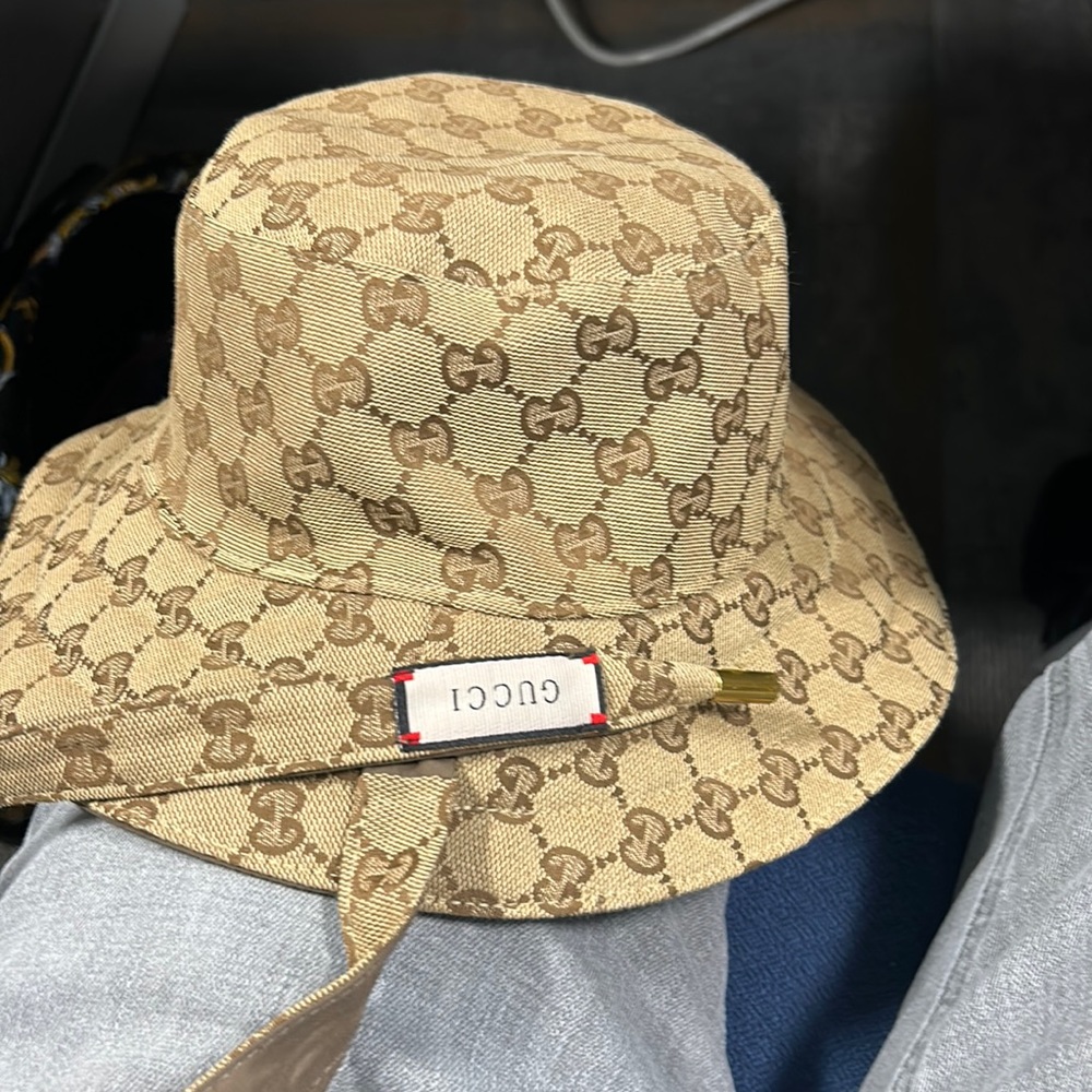 Gucci bucket